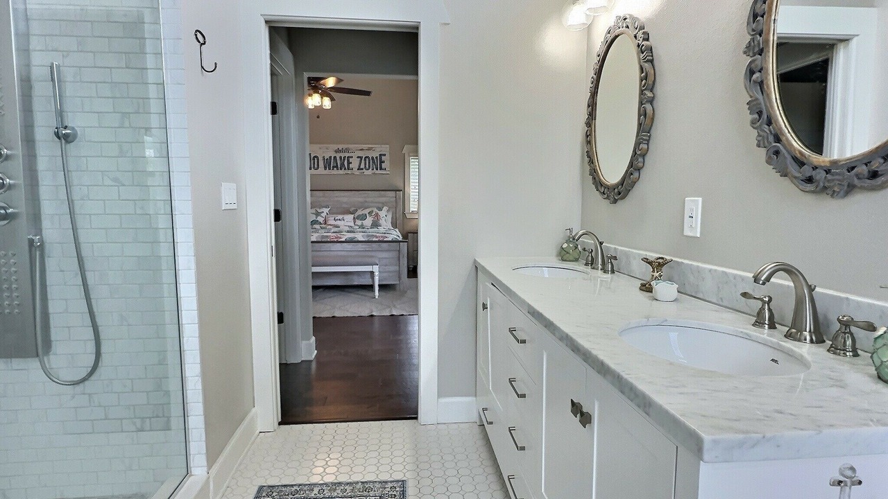 Photo of Bathroom in Port Tampa City