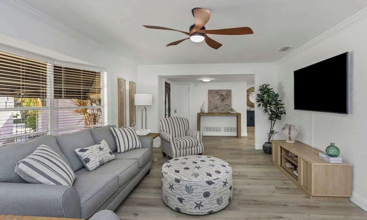Photo of Livingroom in Harbor Hills
