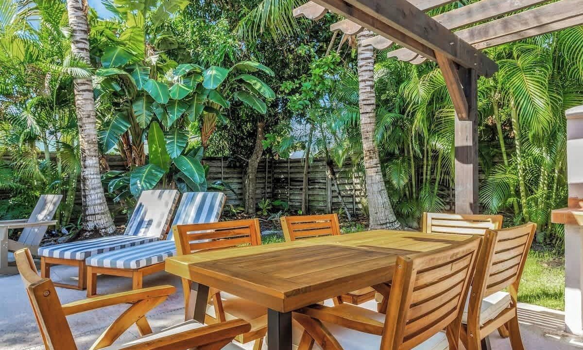 Photo of Outdoor in Harbor Hills