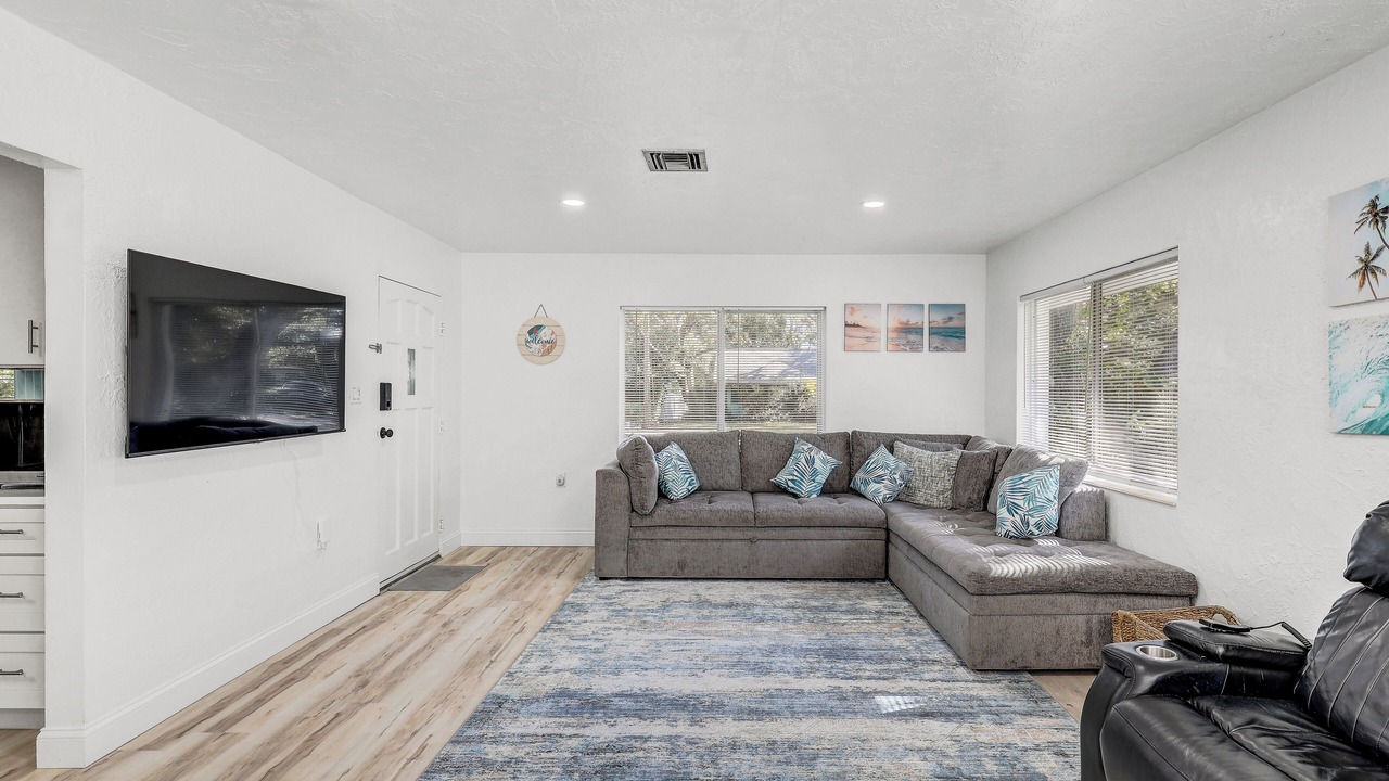 Photo of Livingroom in South Pinellas Community Council