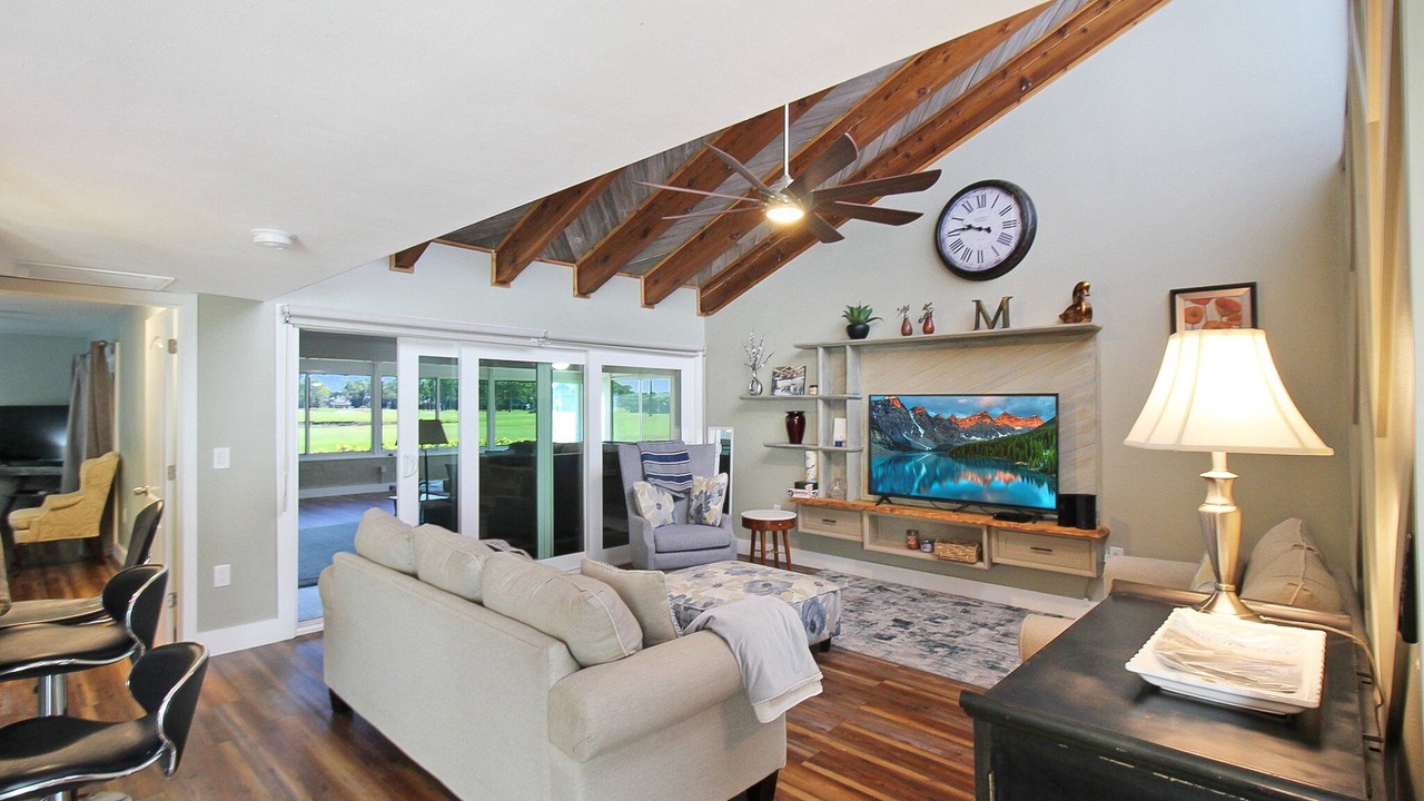 Photo of Livingroom in Trailer Estates