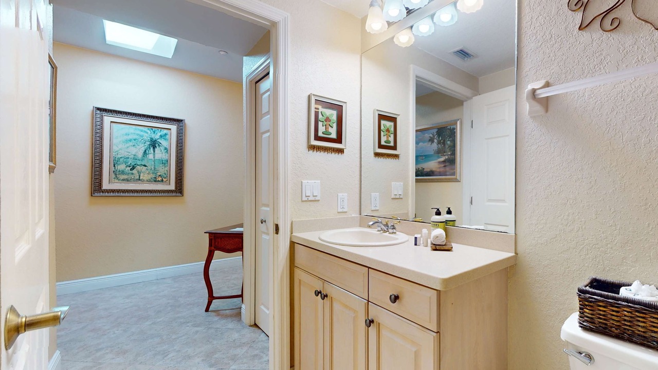 Photo of Bathroom in Independence Square