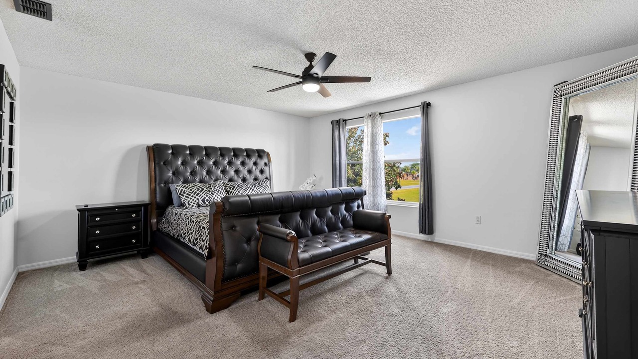 Photo of Bedroom in Crescent Lakes