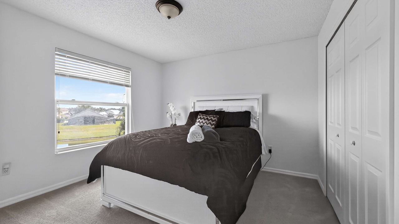 Photo of Bedroom in Crescent Lakes