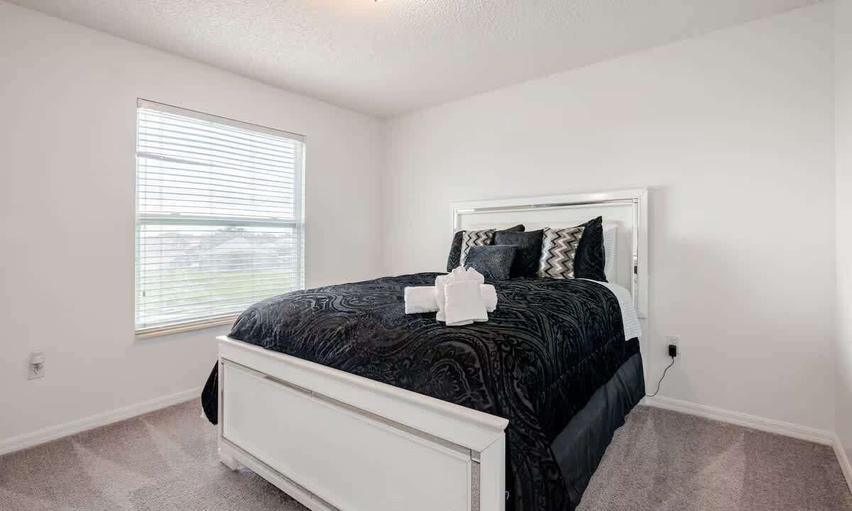 Photo of Bedroom in Crescent Lakes