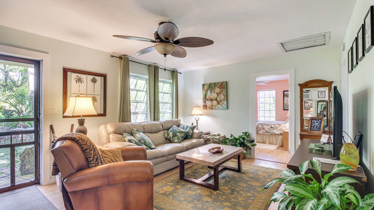 Photo of Livingroom in Ludlam