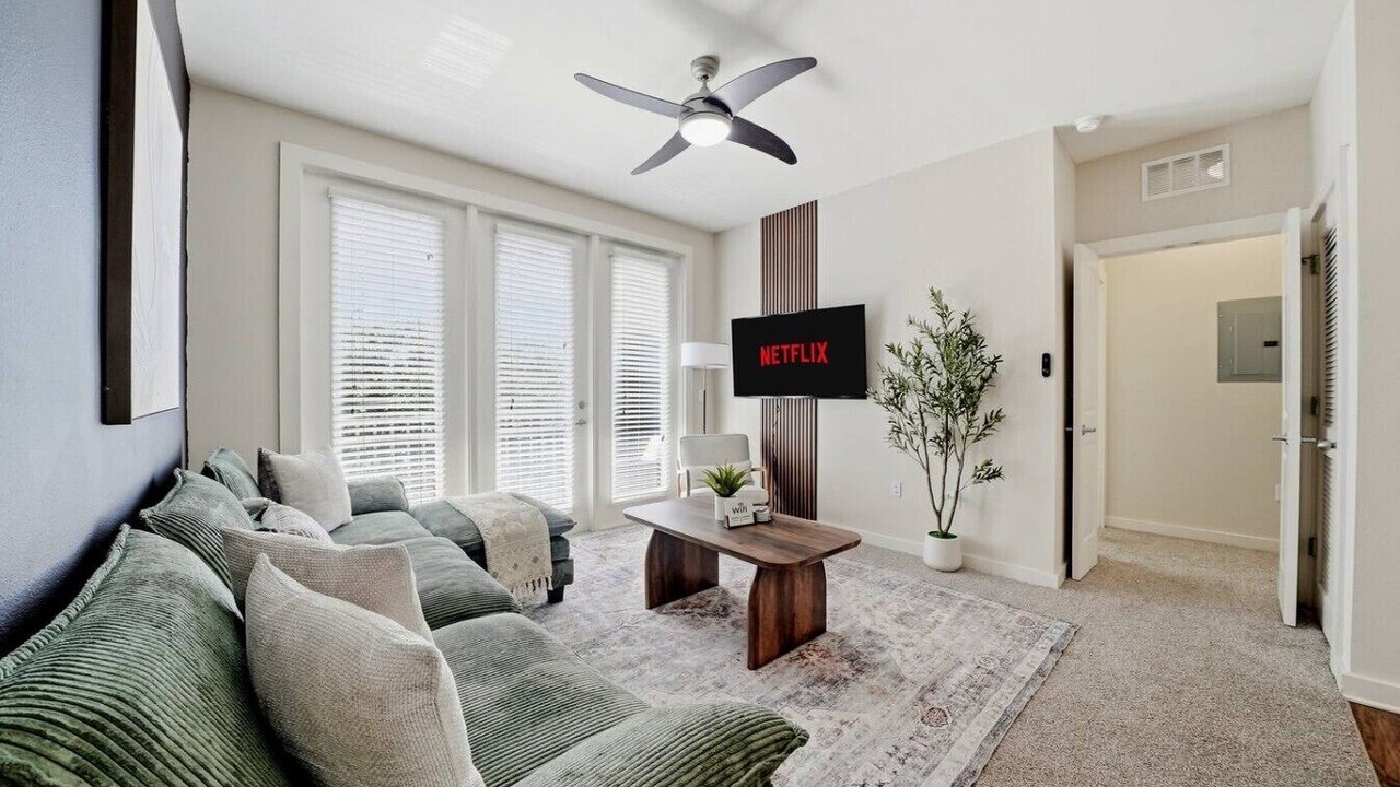 Photo of Livingroom in Courier City - Oscawana
