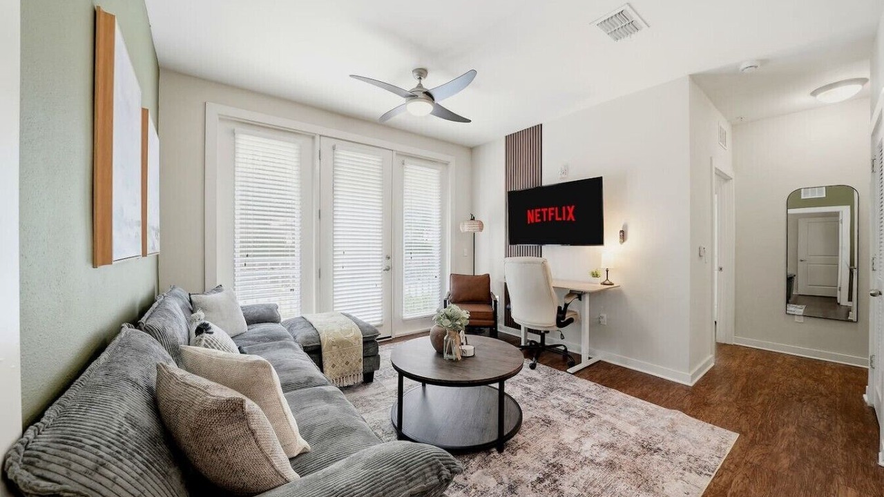 Photo of Livingroom in Courier City - Oscawana