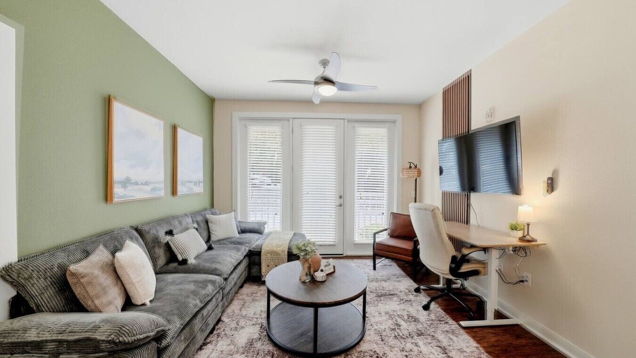 Photo of Livingroom in Courier City - Oscawana