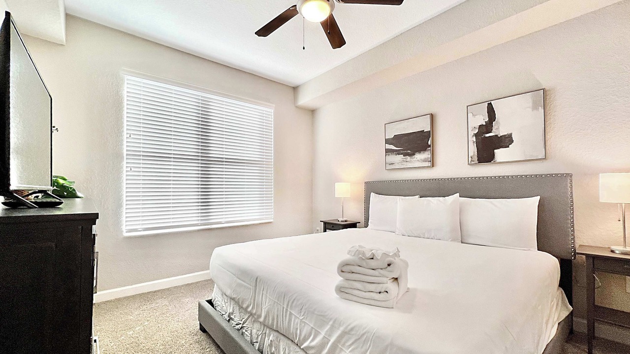 Photo of Bedroom in Carver City - Lincoln Gardens