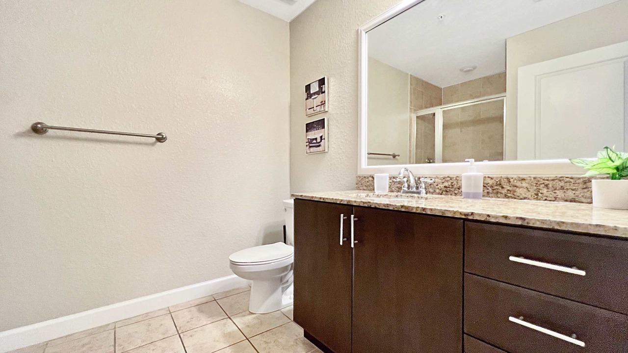 Photo of Bathroom in Carver City - Lincoln Gardens