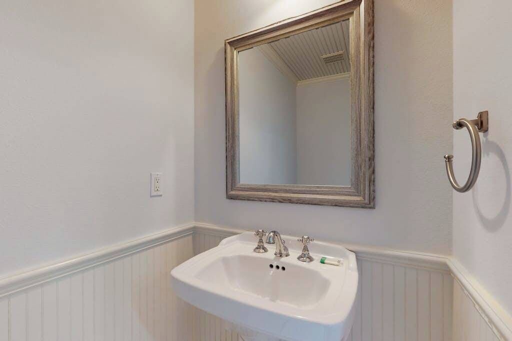 Photo of Bathroom in Indian Beach Sapphire Shores