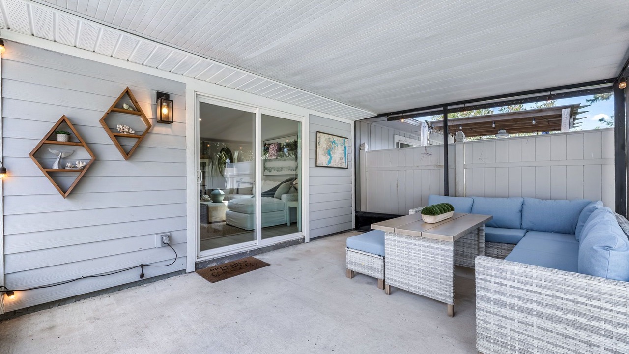 Photo of Patio Balcony in Dolphin's Cove