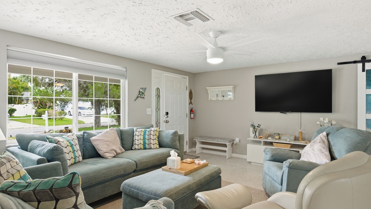 Photo of Livingroom in Hudson Beach Estates