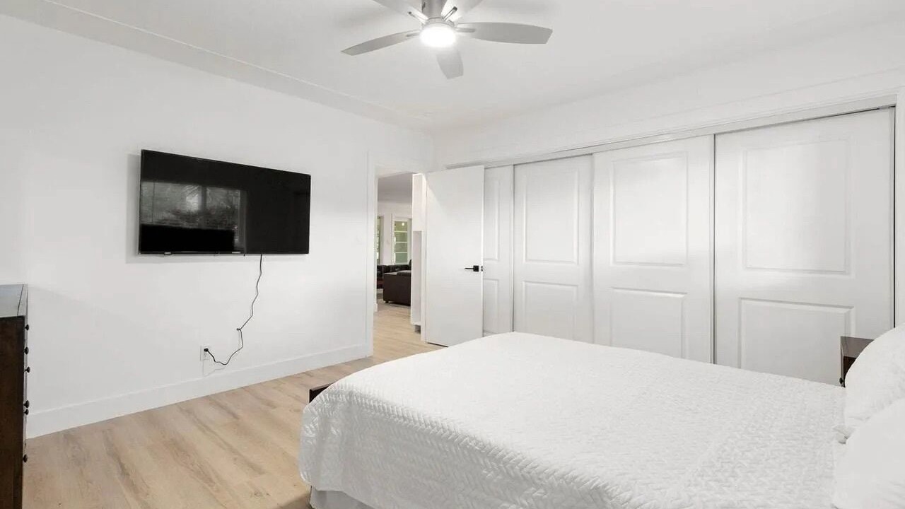 Photo of Bedroom in Snell Isle