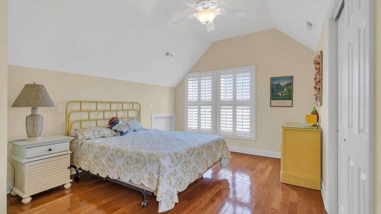 Photo of Bedroom in Wall