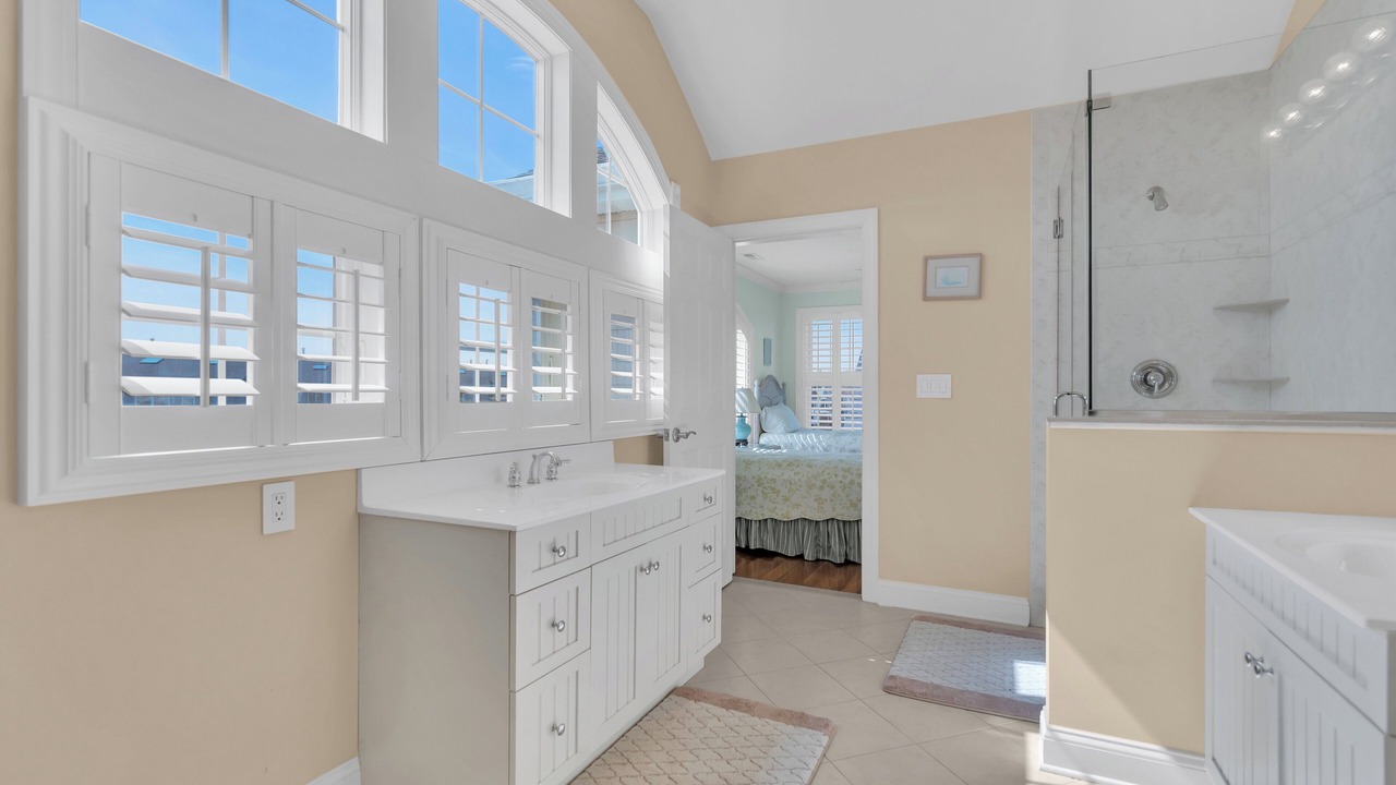 Photo of Bathroom in Wall