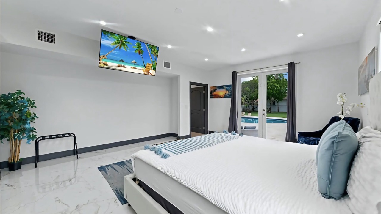 Photo of Bedroom in Ludlam