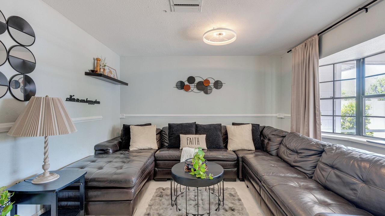 Photo of Livingroom in Orchid Lake Village