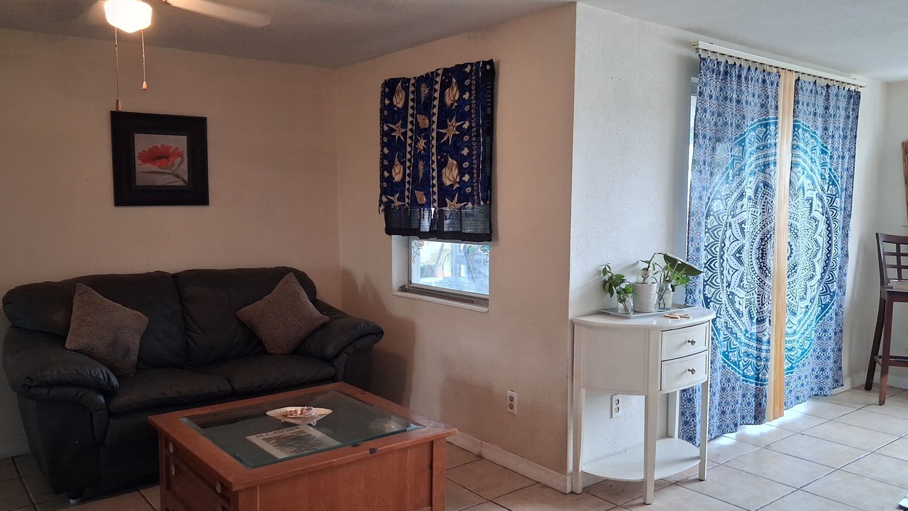 Photo of Livingroom in Aloha Gardens