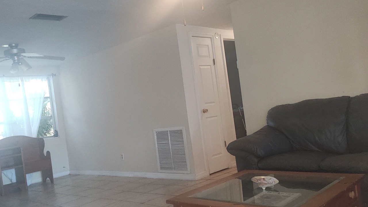 Photo of Livingroom in Aloha Gardens
