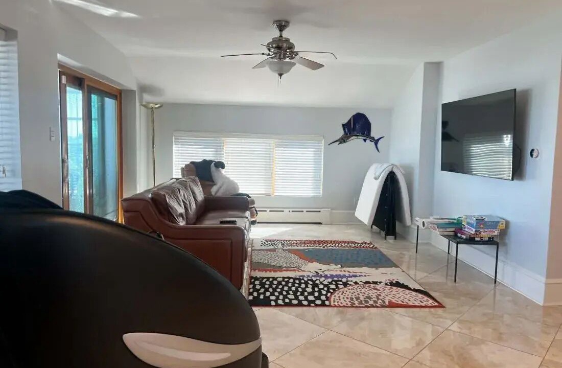 Photo of Livingroom in A-Zone
