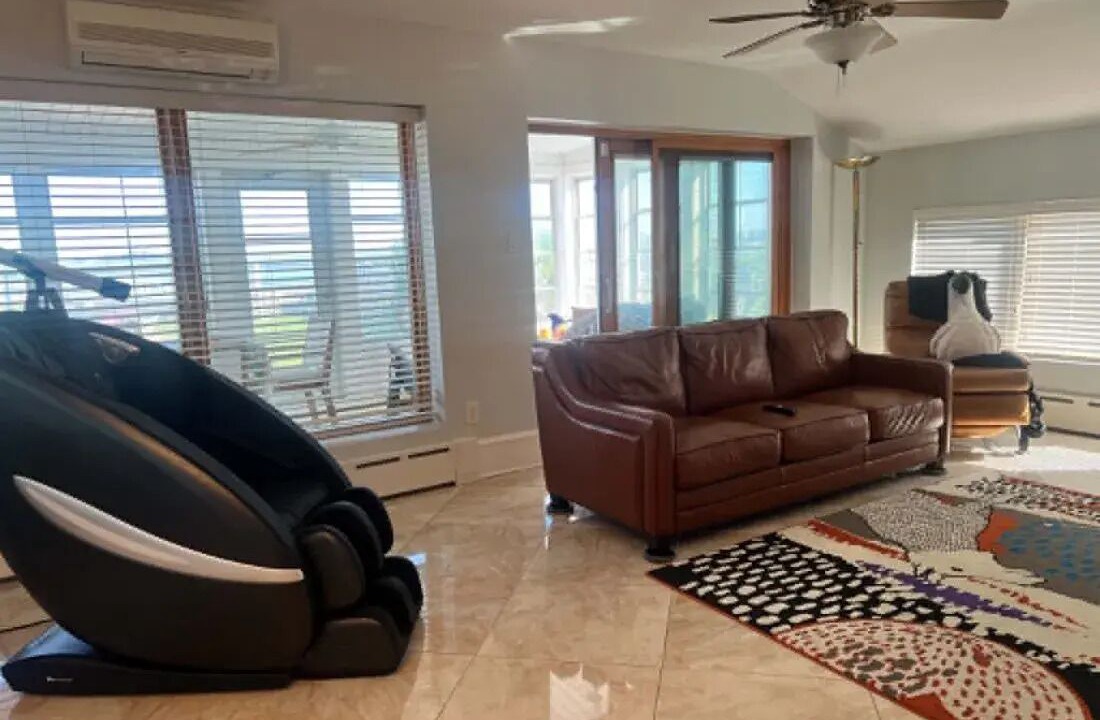 Photo of Livingroom in A-Zone