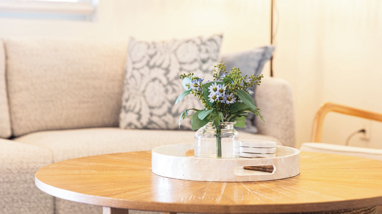 Photo of Livingroom in Wind Over Waves