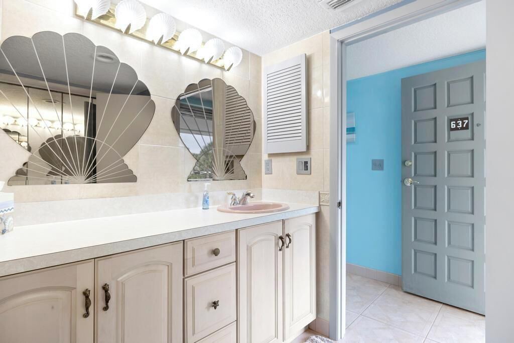 Photo of Bathroom in Sawgrass