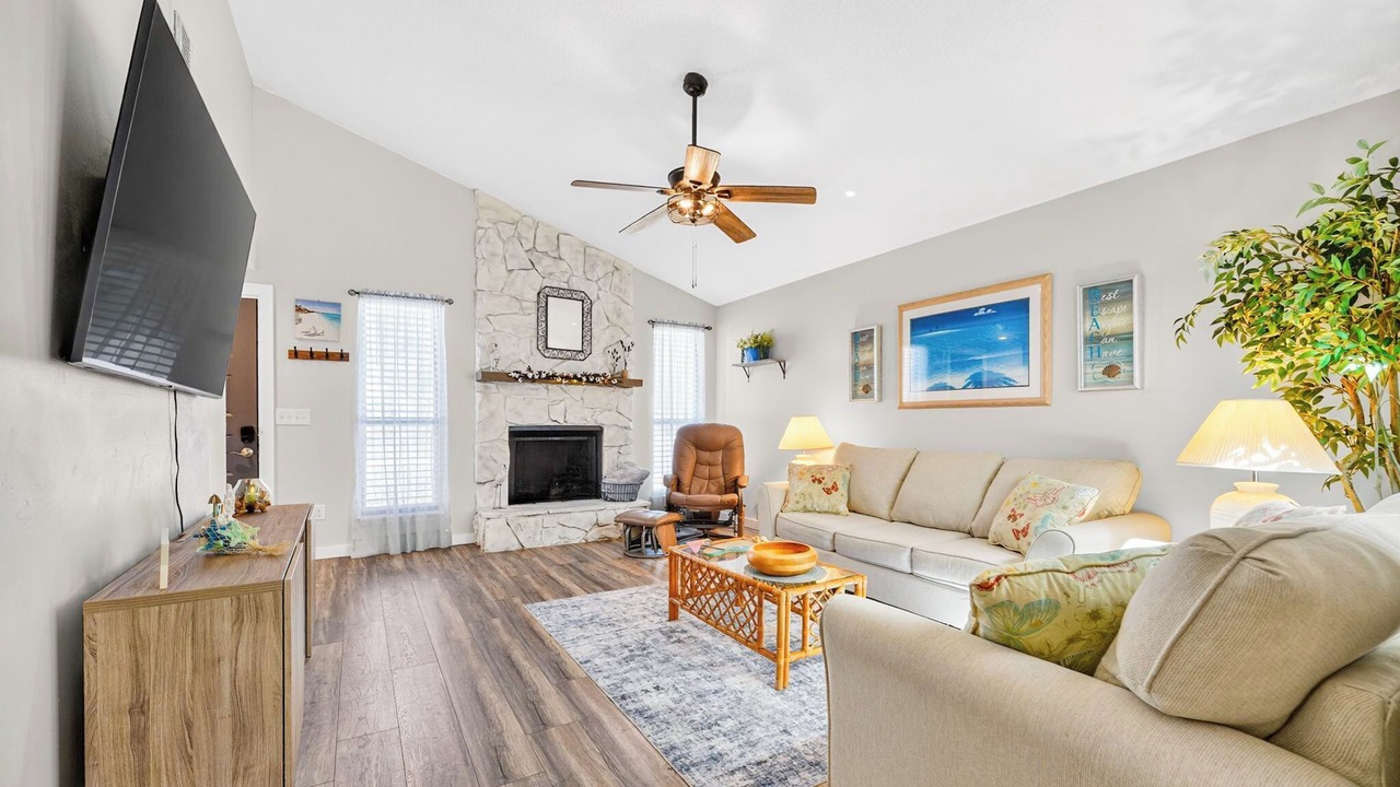 Photo of Livingroom in Doctors Inlet