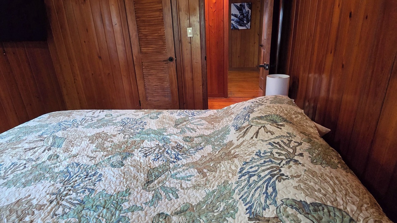 Photo of Bedroom in Chassahowitzka