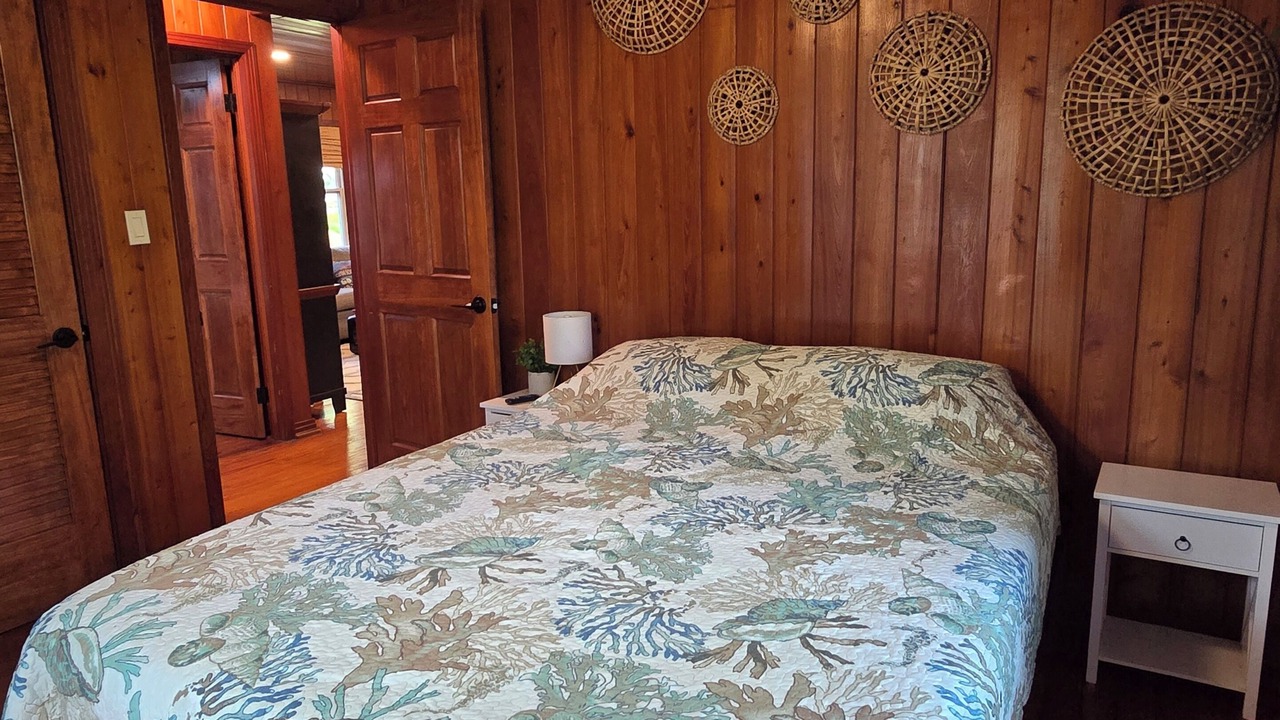 Photo of Bedroom in Chassahowitzka
