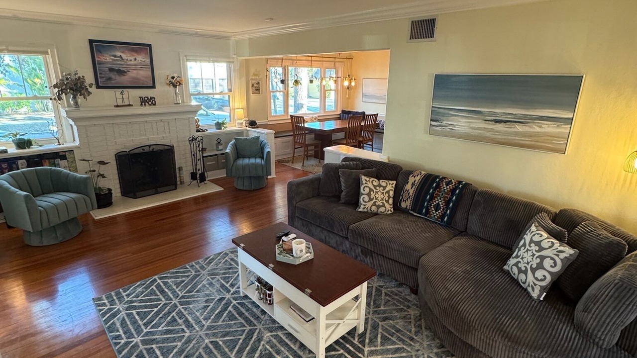 Photo of Livingroom in Historic Old Northeast