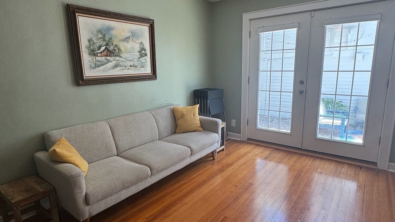 Photo of Livingroom in Historic Old Northeast
