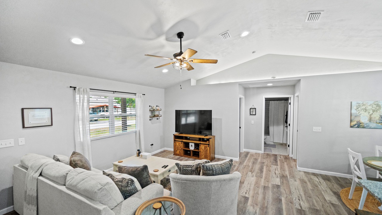 Photo of Livingroom in High Springs