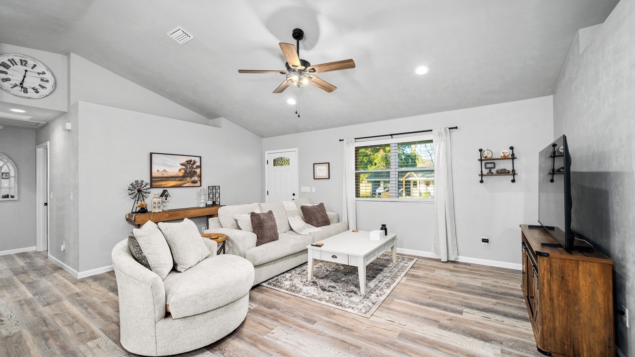 Photo of Livingroom in High Springs