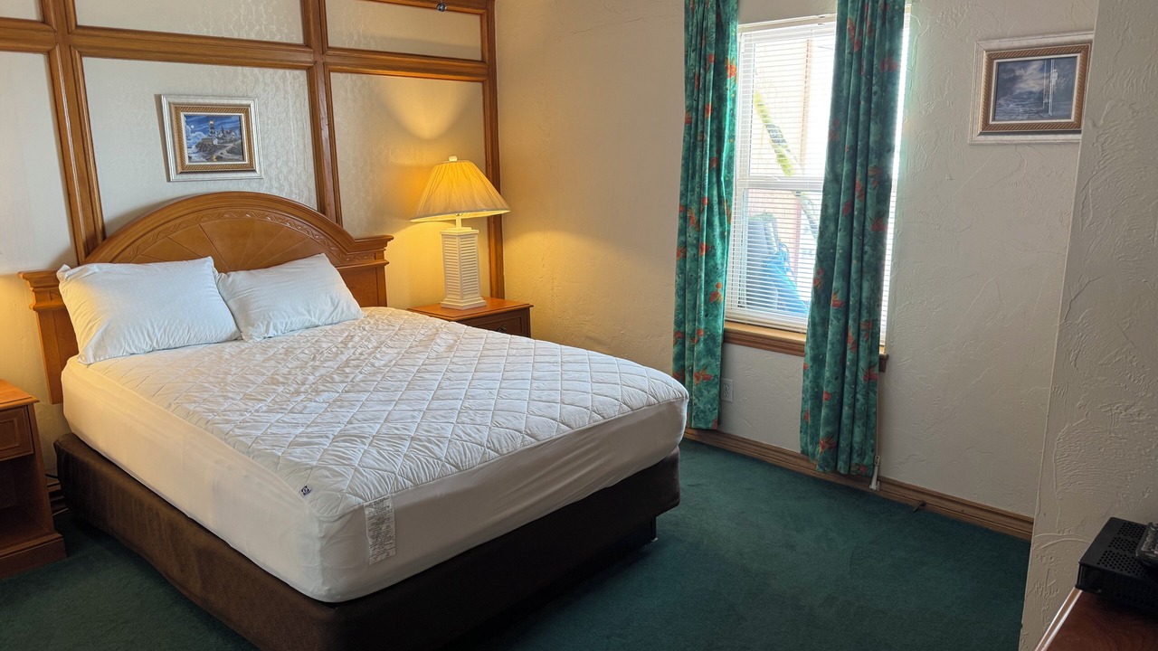 Photo of Bedroom in South Peninsula Historic District