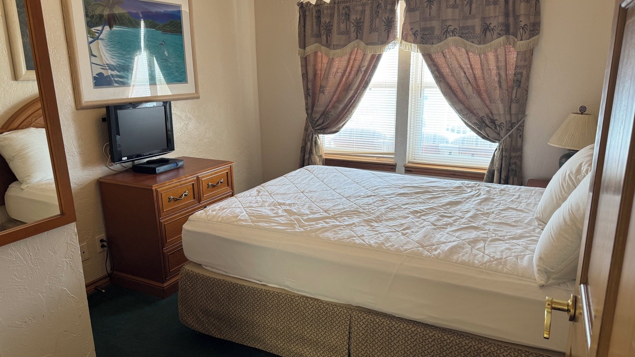Photo of Bedroom in South Peninsula Historic District