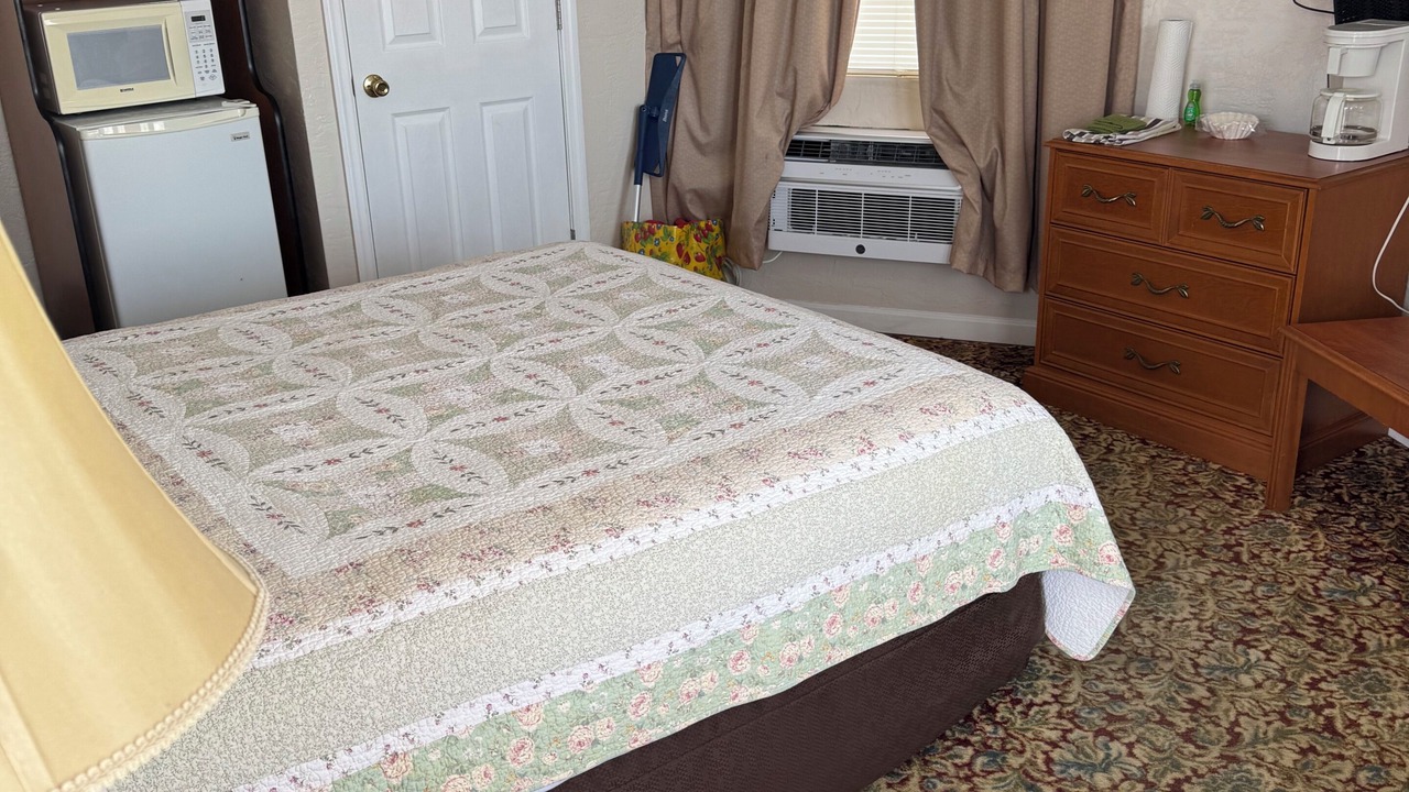 Photo of Bedroom in South Peninsula Historic District