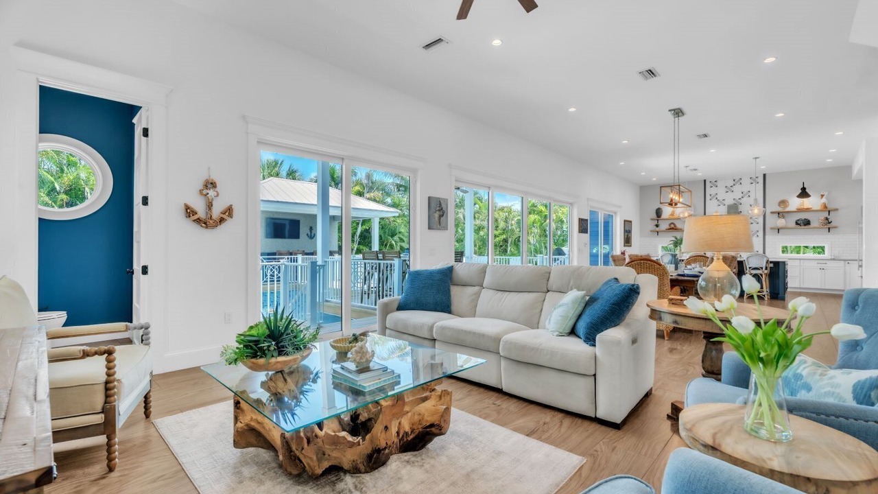 Photo of Livingroom in Holmes Beach
