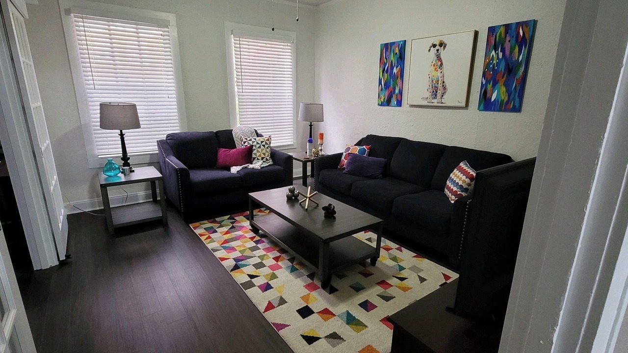 Photo of Livingroom in Courier City - Oscawana