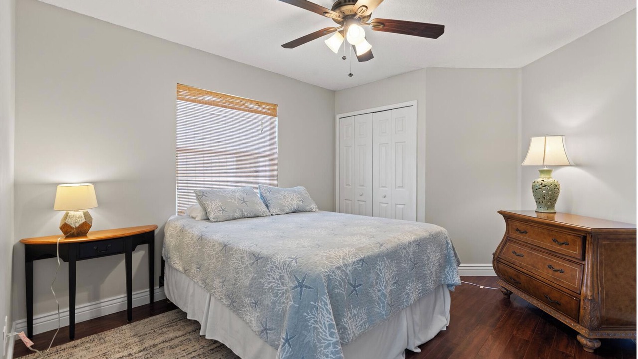 Photo of Bedroom in Golden Glades - The Woods