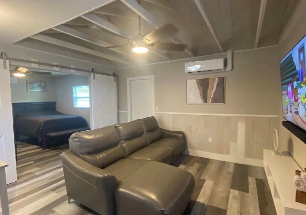 Photo of Livingroom in Newtown