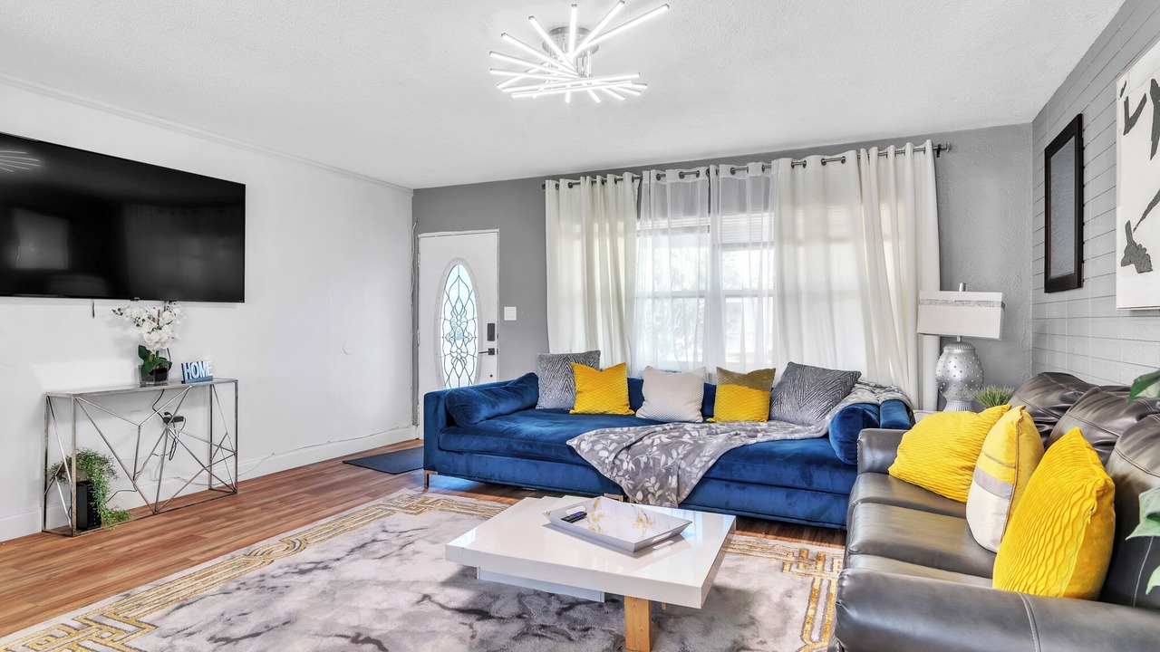 Photo of Livingroom in Seminole