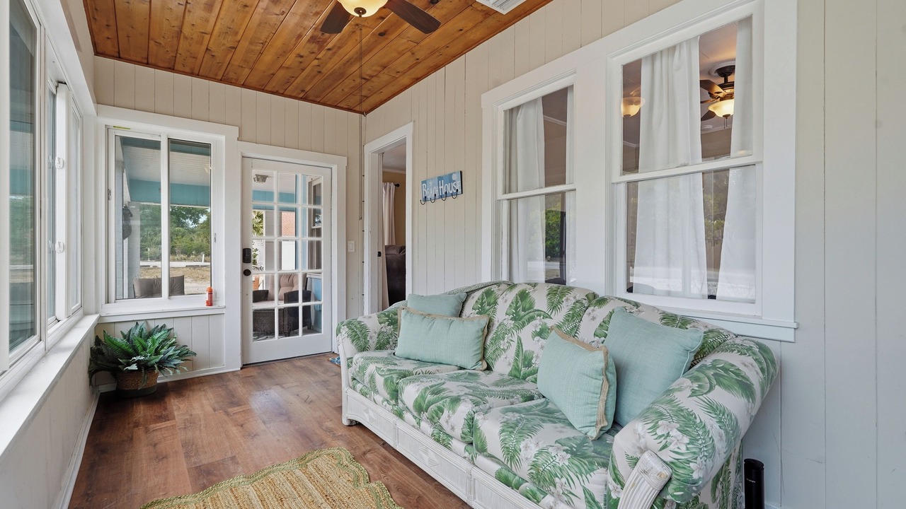 Photo of Livingroom in Tarpon Springs
