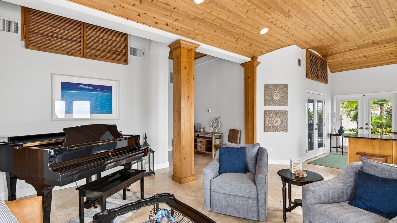 Photo of Livingroom in Crystal Beach