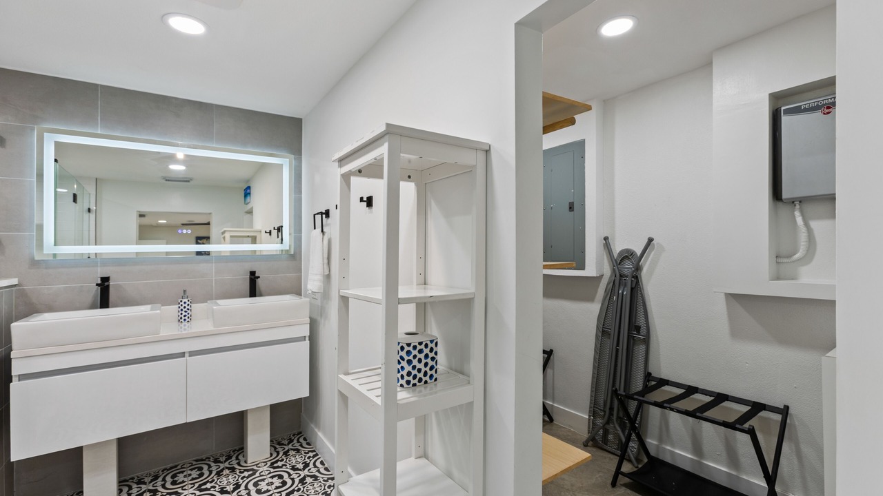 Photo of Bathroom in Port Tampa City
