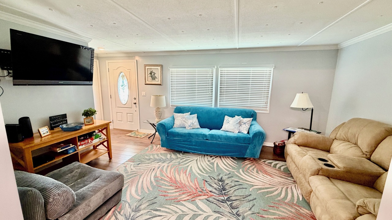 Photo of Livingroom in Weeki Wachee Gardens