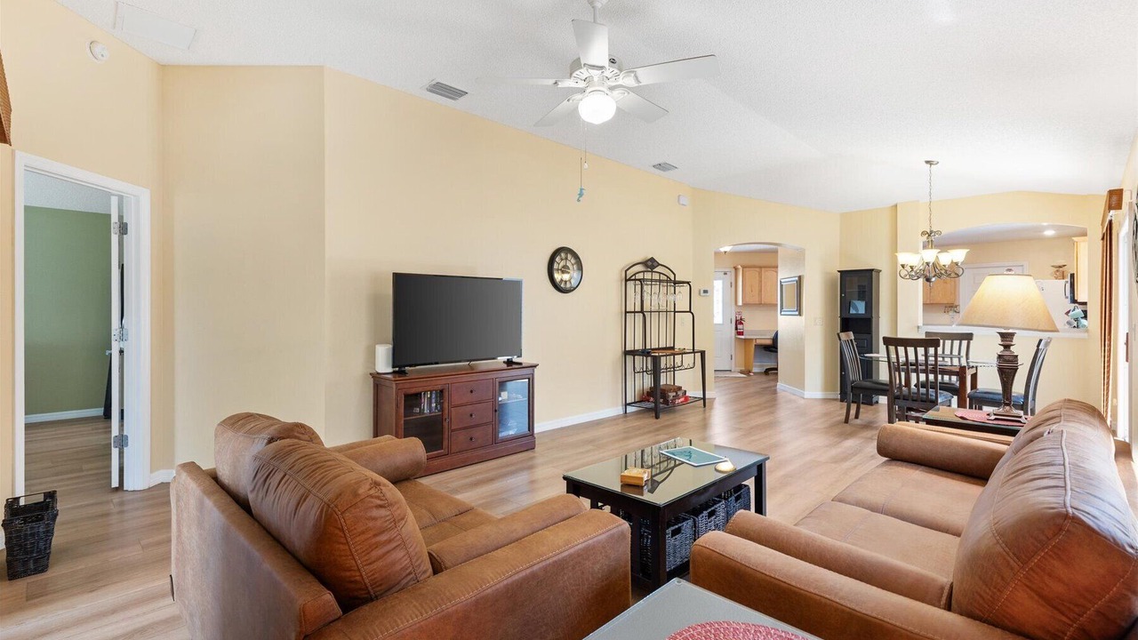 Photo of Livingroom in Duval