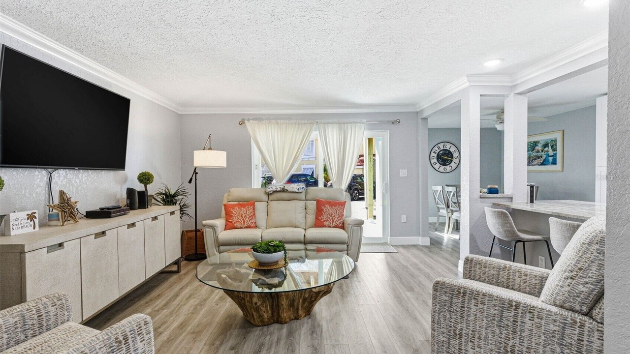 Photo of Livingroom in Bayview